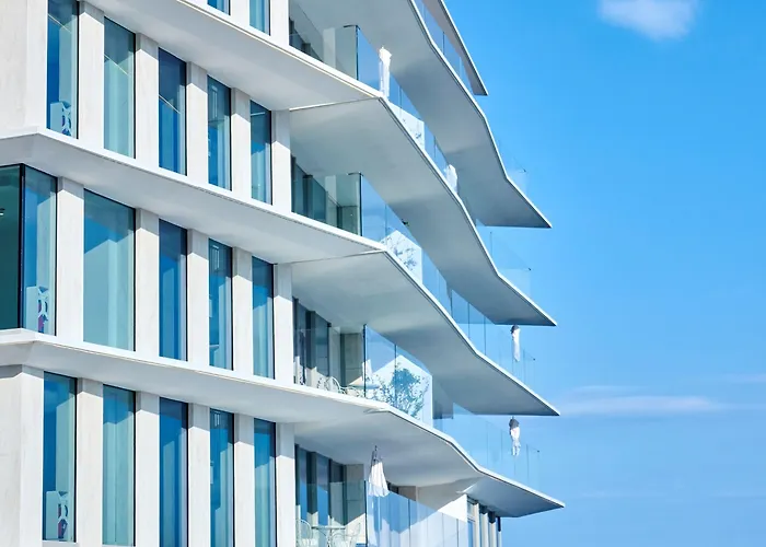 The Maybourne Riviera, Maybourne Szálloda